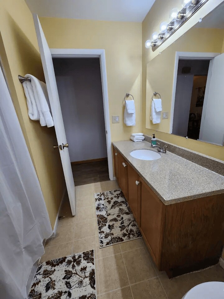 Building Photo - 1949 Miami St