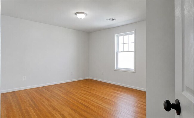 Building Photo - 17 Slocum St