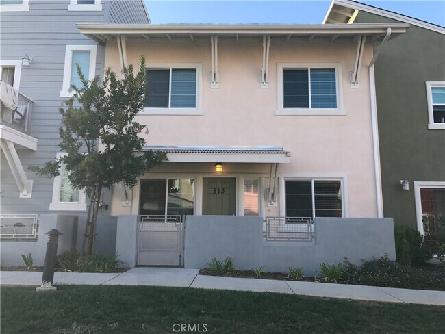 Building Photo - 815 Humbert Ave