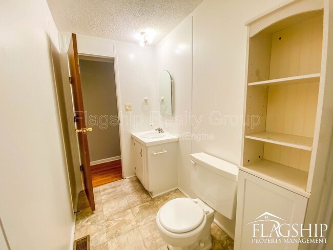 Building Photo - 126 Radford Dr