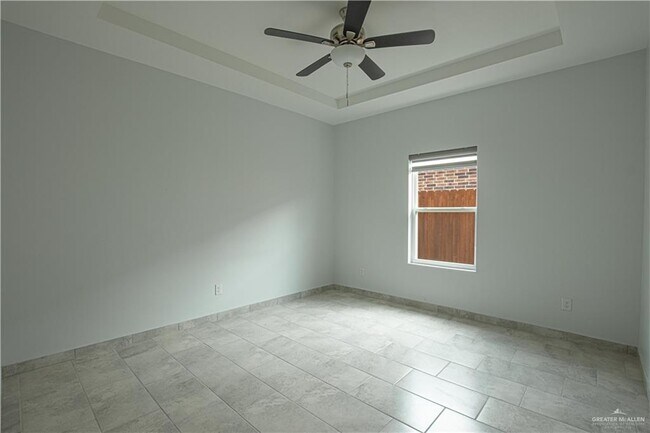Building Photo - 907 Hidden Hls St
