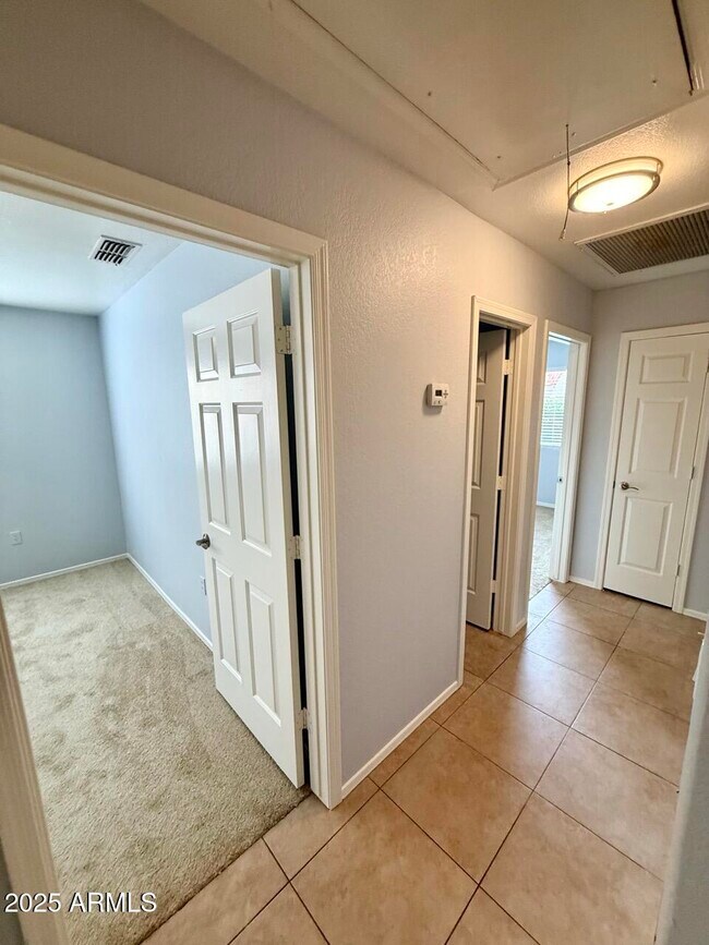 Building Photo - 646 N Cobblestone St