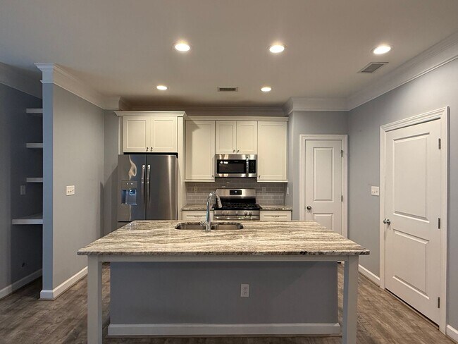 Building Photo - Great Condo On The Riverfront Golf Course