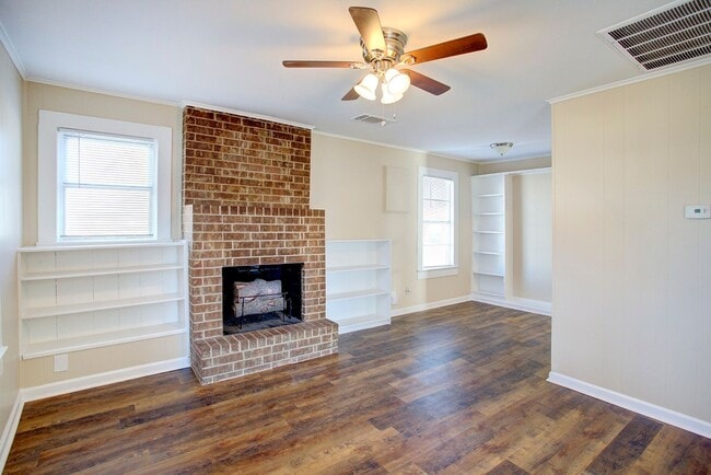 Building Photo - Available Mid July! 3-bedroom 1 bath for lease in Cleburne