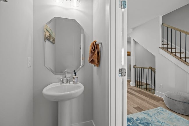 Building Photo - 644 W End Dr