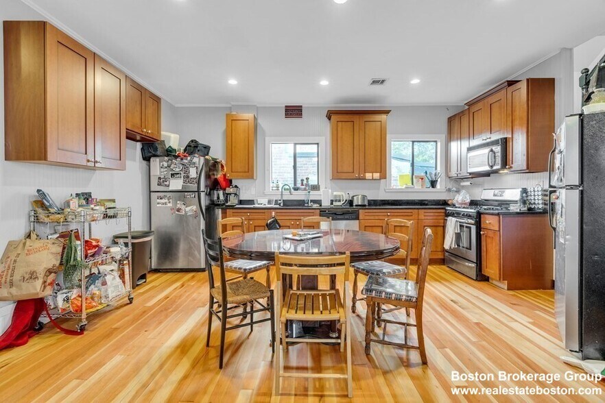 Building Photo - 180 Saint Alphonsus St