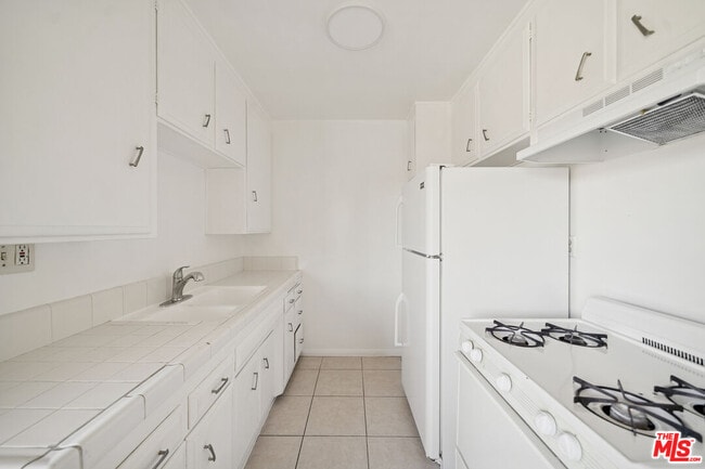 Building Photo - 2038 S Holt Ave