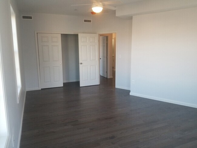 Building Photo - 168 Washington St