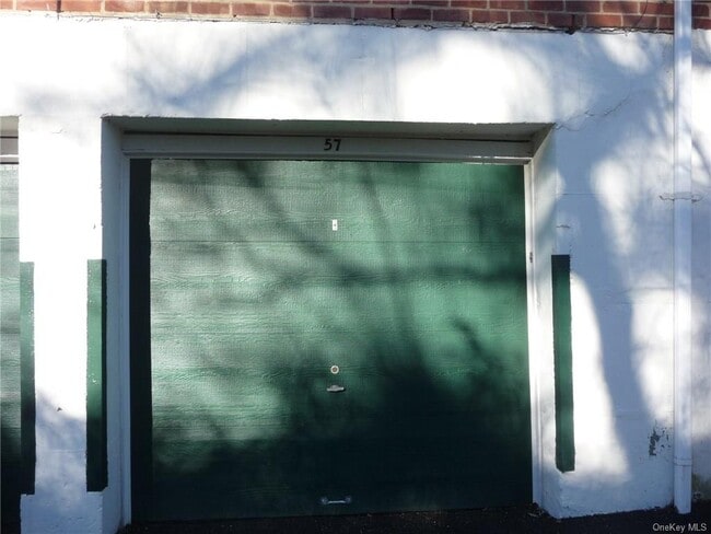 Building Photo - 580 Bedford Rd