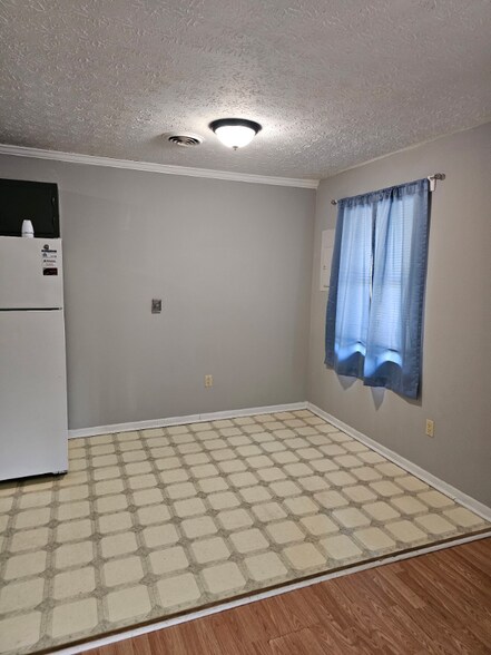 Building Photo - 165 Midway Dr