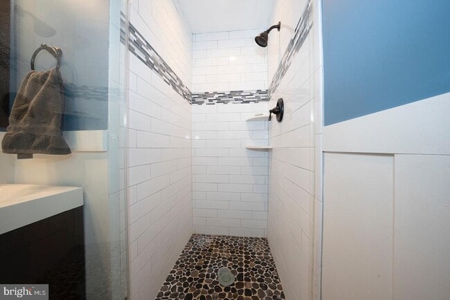 Building Photo - 533 Monument Ave