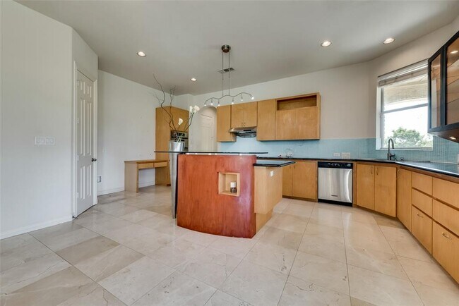 Building Photo - 1271 Carl Dr