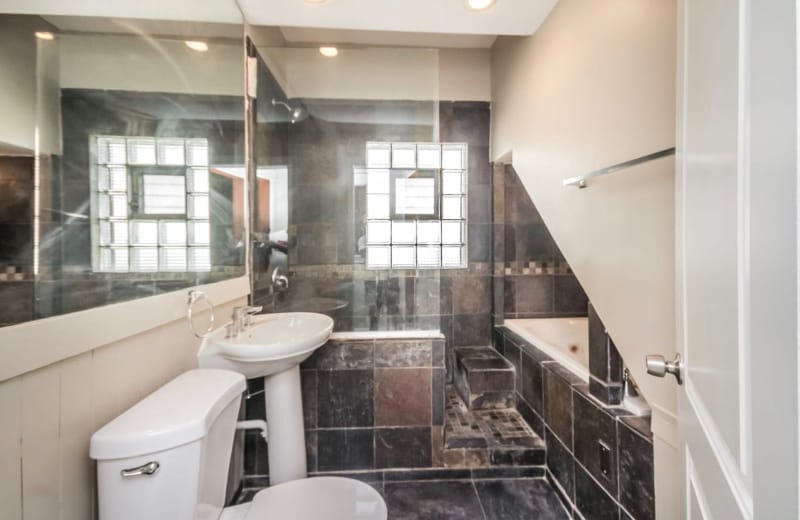 Building Photo - 4431 N Marmora Ave