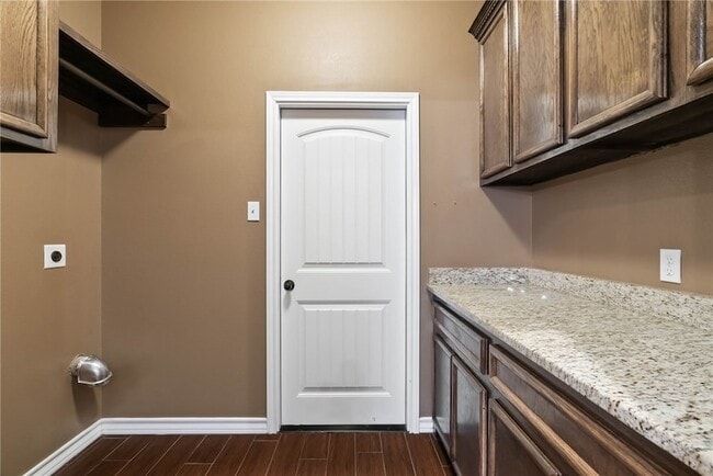 Building Photo - 2729 Gold Rush Ln