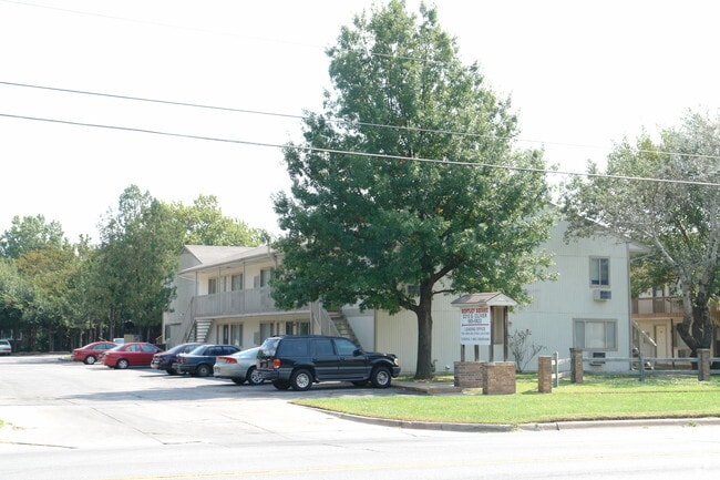 Primary Photo - Bentley Square Apartments