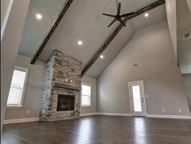 Building Photo - 3701 SW Ryegrass Rd