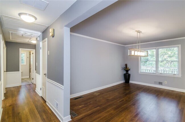 Building Photo - 6670 Castleton Dr NW
