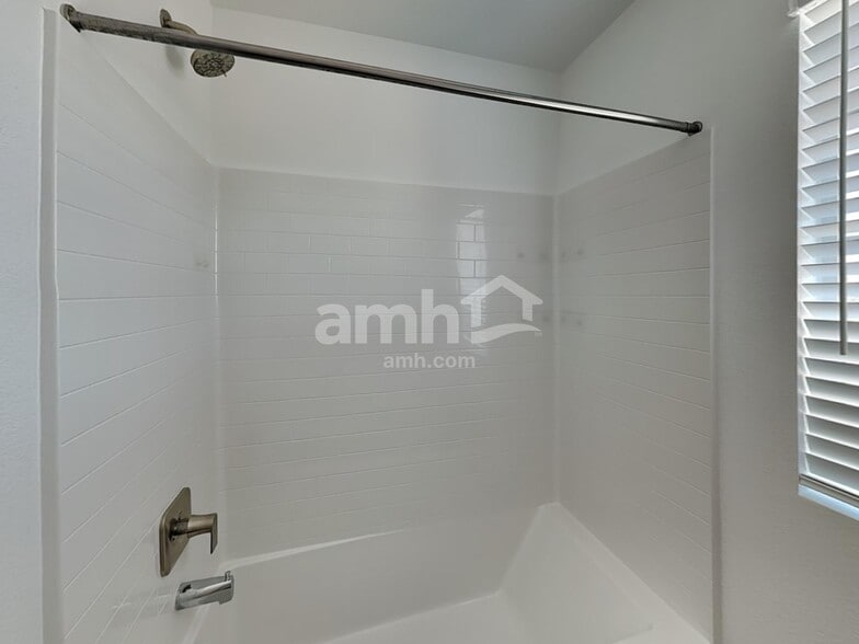 Building Photo - 10324 Beaver Tail St