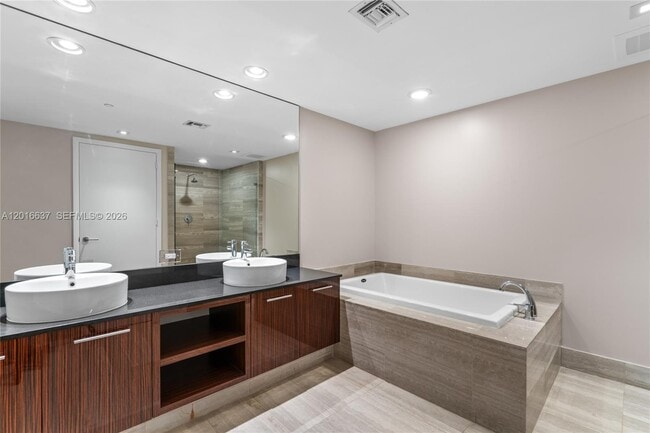 Building Photo - 3951 S Ocean Dr