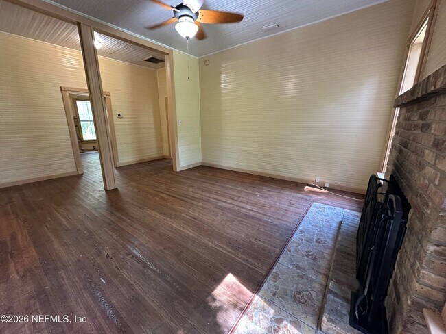 Building Photo - Private Retreat!