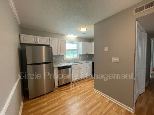 Building Photo - 111 Claybill Dr