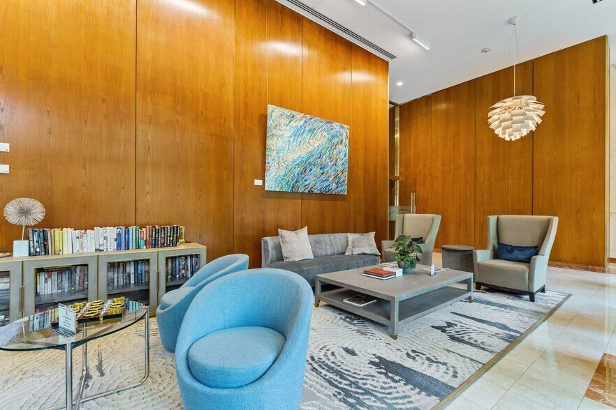 Building Photo - 65 E India Row