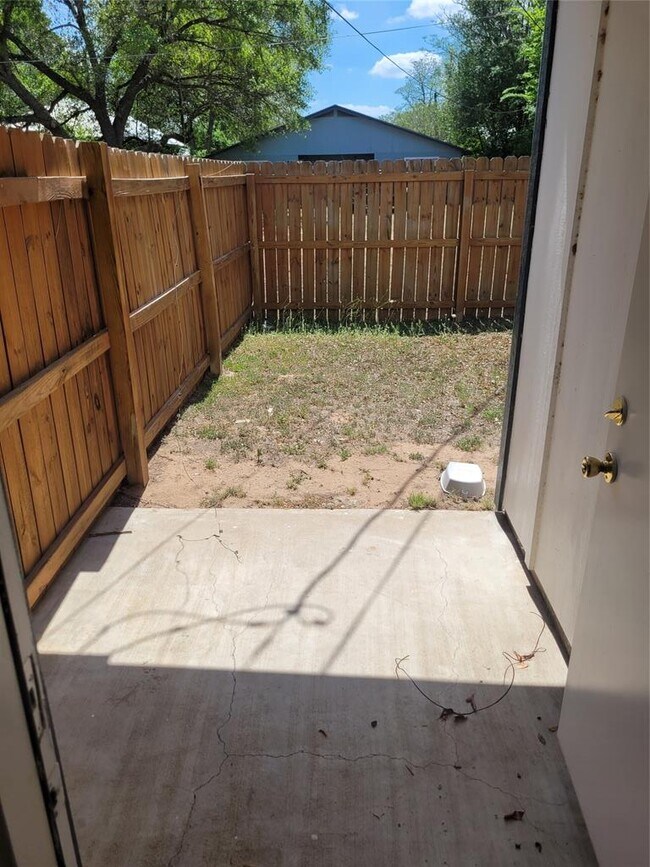 Building Photo - 205 2nd Ave