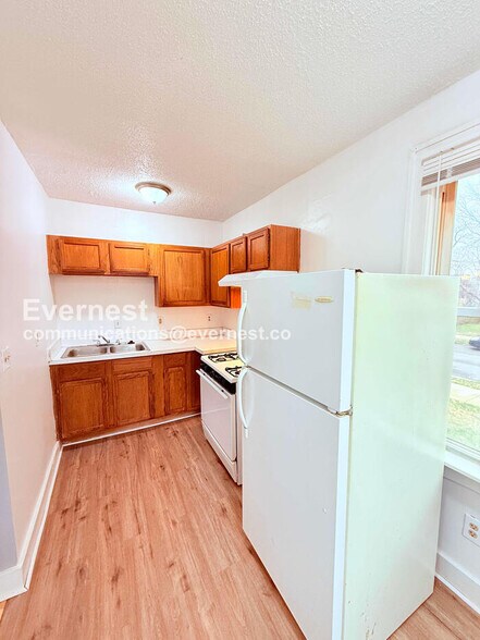 Building Photo - 8000 Pilgrim St