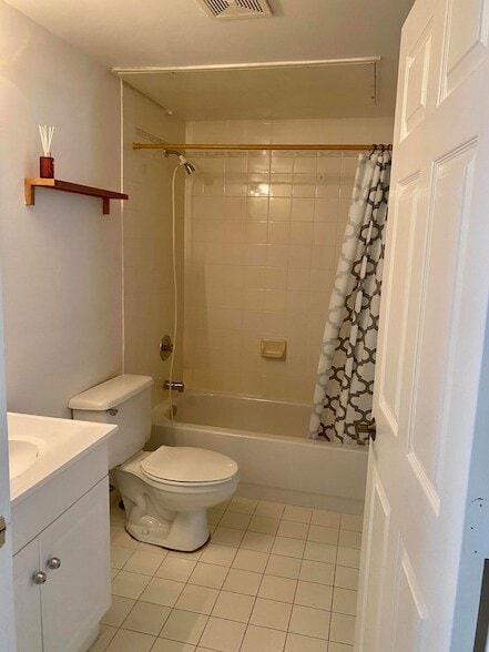 Building Photo - 725 SW 148th Ave