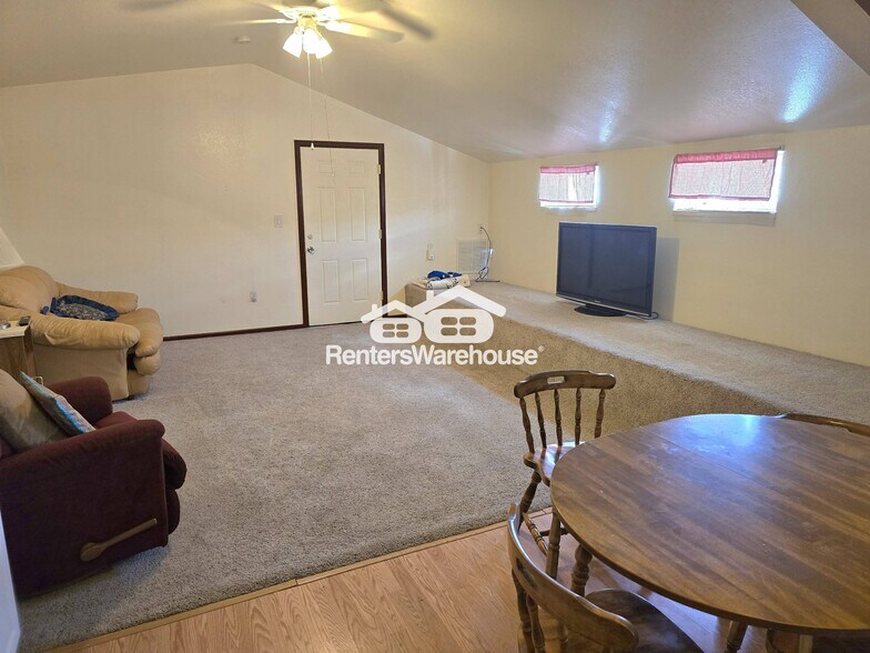 Building Photo - 999 Castlewood Dr