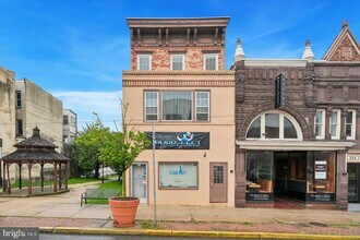 Building Photo - 208 Lincoln Hwy E