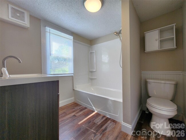 Building Photo - 121 Willow Ln NW