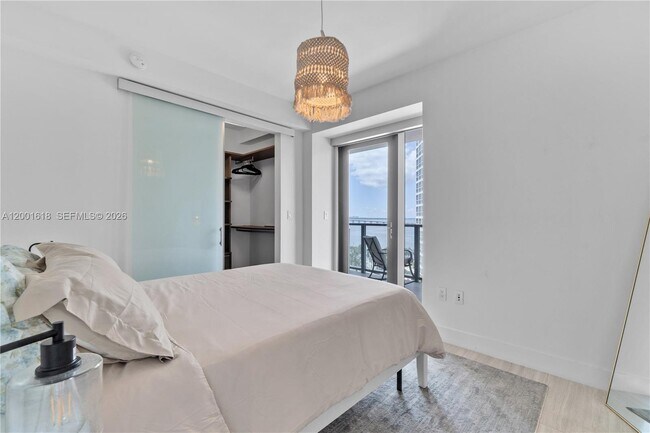 Building Photo - 1451 Brickell Ave