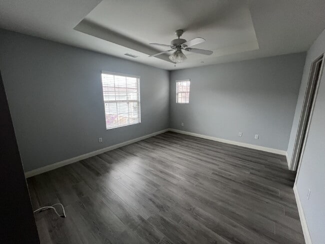 Building Photo - "Spacious 3-Bed Townhouse Retreat with 2.5 Baths in Beautiful Oceanside – 1,797 Sq Ft of Modern L...