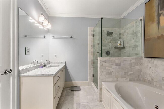 Building Photo - 2277 Peachtree Rd