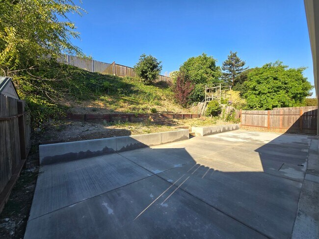 Building Photo - Remodeled Single Story Home Nestled in El ...