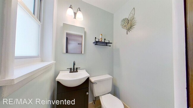 Building Photo - 3 br, 1.5 bath House - 1009 Seymour Dr.