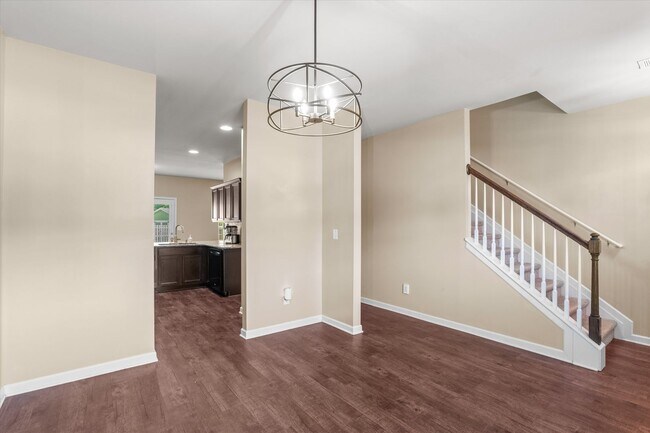 Building Photo - Great 5 Bedroom Home in Evans