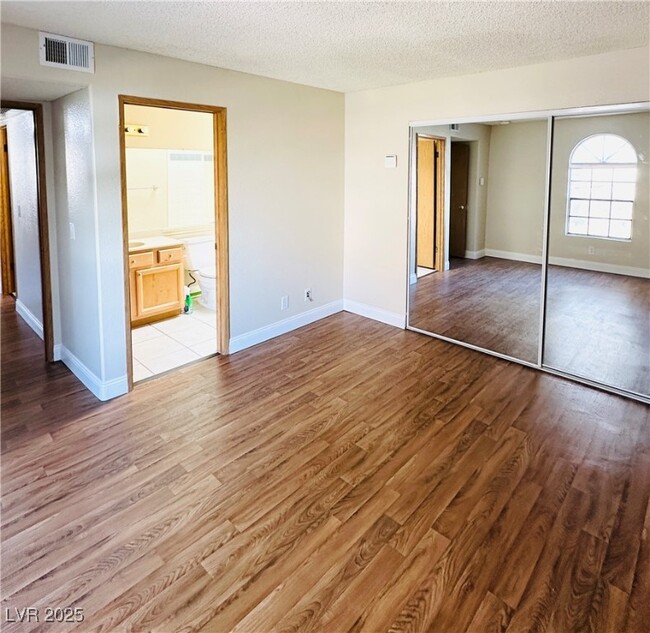 Building Photo - 2977 Juniper Hills Blvd