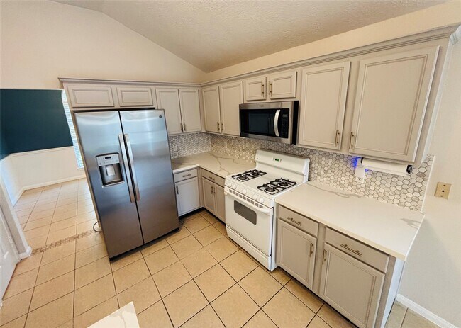 Building Photo - 17227 Lilac Vale Ct