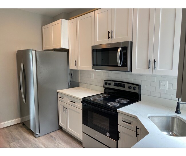 Building Photo - 2311 Anoka Ave