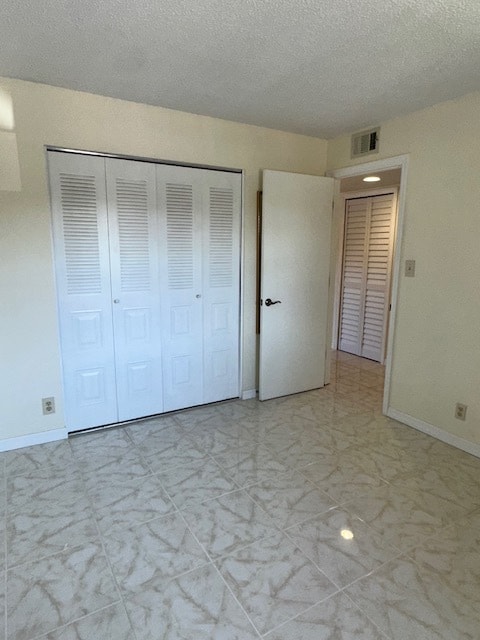 Building Photo - Oaks IV - NN202
