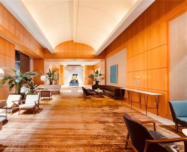 Building Photo - 1435 Brickell Ave