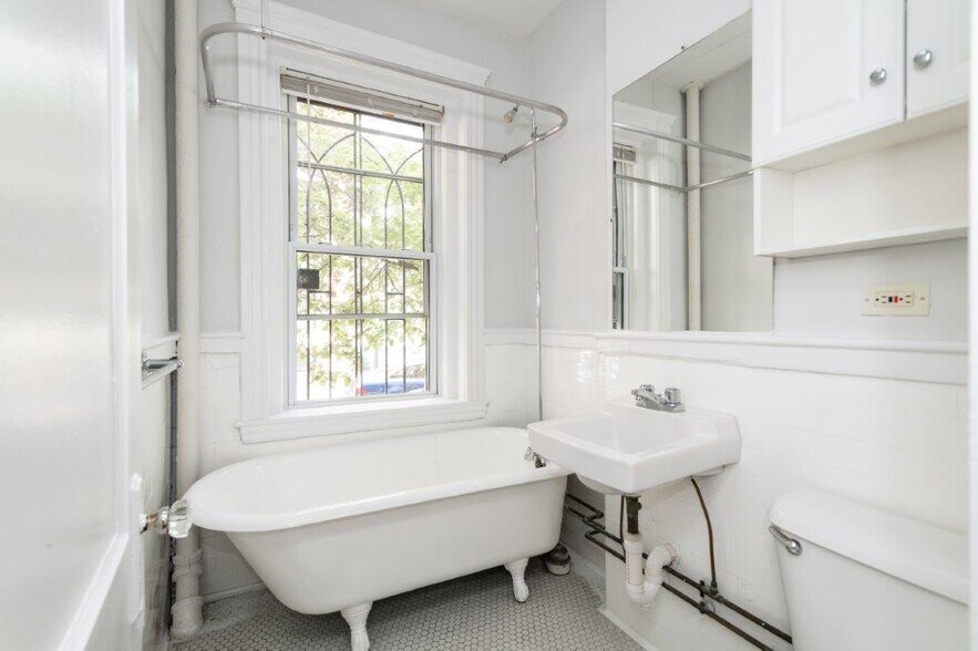 Building Photo - 49 Worthington St