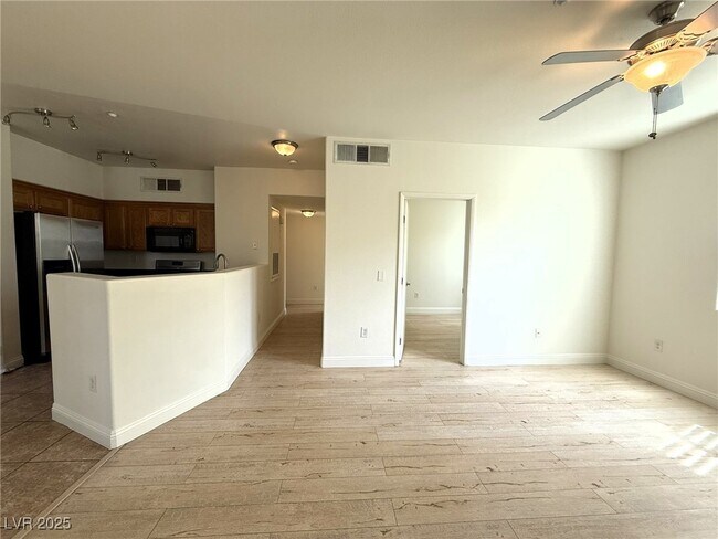 Building Photo - 50 Aura de Blanco St