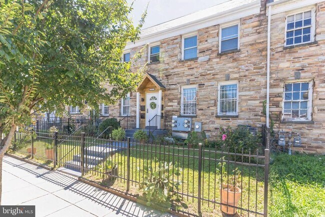 Building Photo - 1223 Simms Pl NE