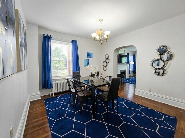 Building Photo - 224 S Pacific Ave