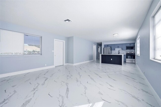 Building Photo - 2440 Hayes St