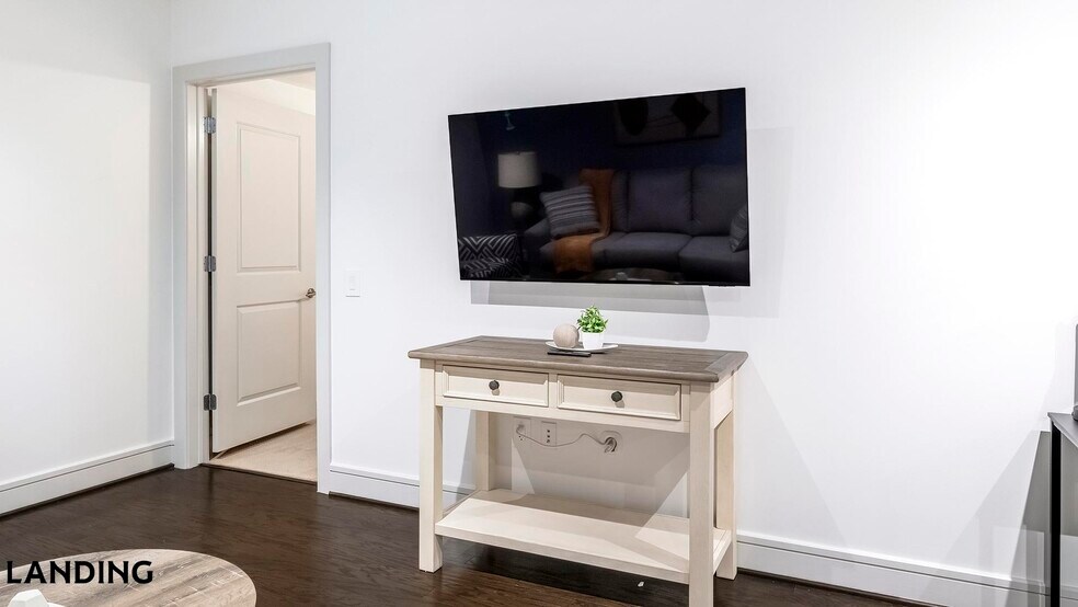 Building Photo - 777 Preston St