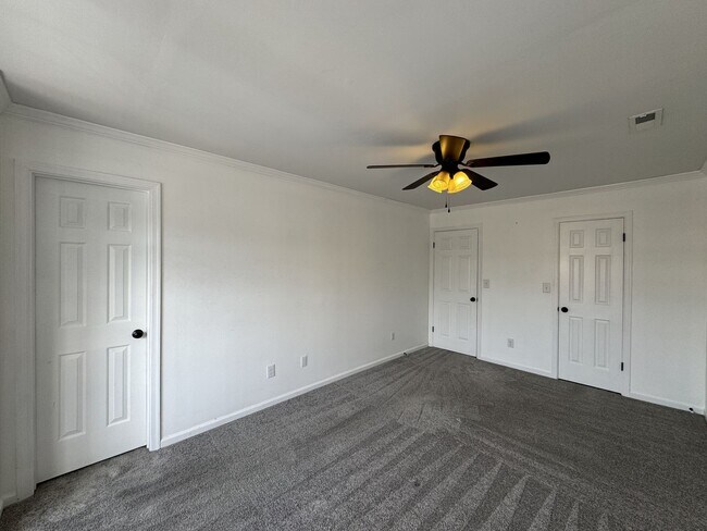 Building Photo - Cozy 3BR Townhome!